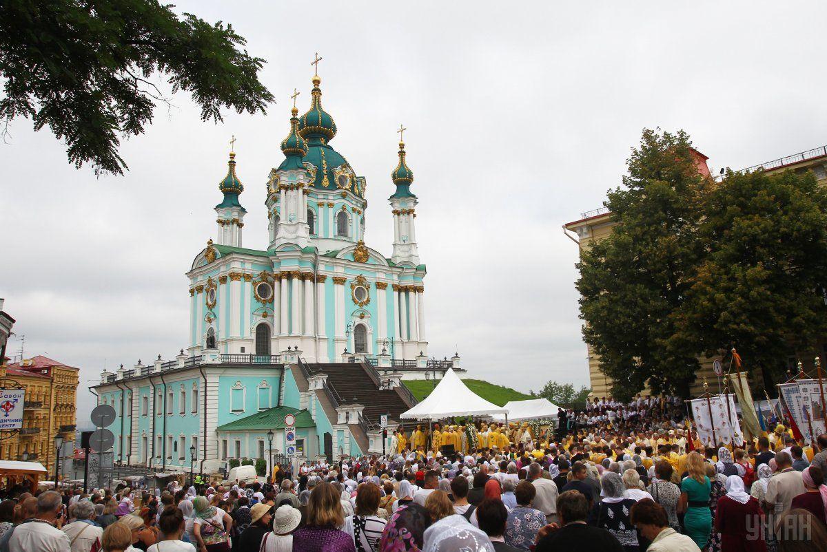 Першою починає жовтіти липа