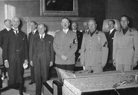 Мюнхенська угода, фото: Федеральний архів Німеччини 183-R69173 / CC-BY-SA   «Звичайно, є два моменти в історії, коли можна задатися питанням, чому Бенеш« дав збій », причому не тільки він особисто, а й інші