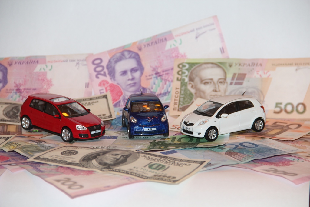 На авторинку угоди на суму понад 50 тисяч гривень - це, практично, всі операції з купівлі нових автомобілів, а також дорогі ремонти і аксесуари