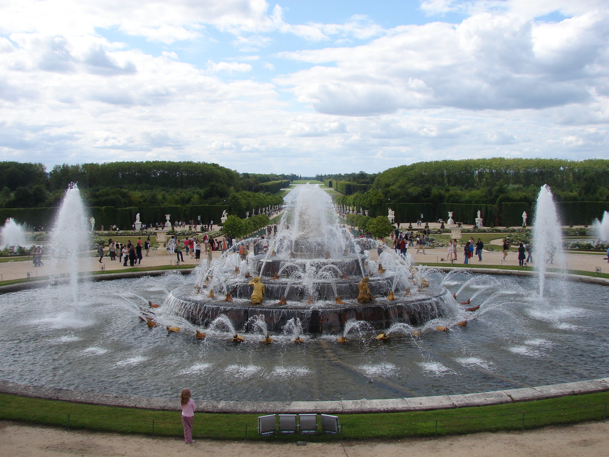 і взагалі по палацах Франції ми не можемо не заглянути в самий напевно відомий палацово-парковий комплекс Франції
