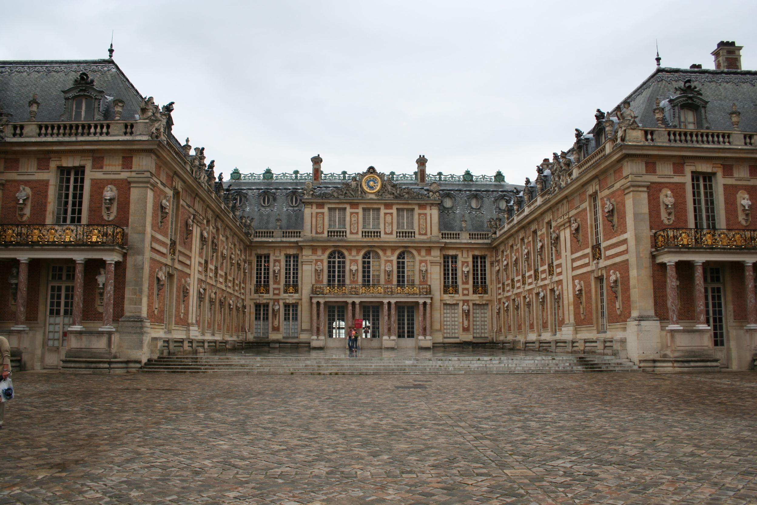 (Chateau de Versailles) БУВ побудованій в 17-му столітті королем Людовіком XIV, Який Хотів перебратіся сюди з Небезпечна Парижа