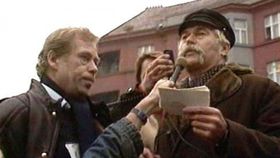 майбутній президент Вацлав Гавел, 1988, фото: ЧТ24   «Коли три тижні тому я перебував в камері у в'язниці Рузине, я думав про що, в тому числі про те, чи не залишуся я там назавжди