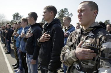17 квітня 2015 року, 20:30 Переглядів:   Українські призовники перед відправкою в армію