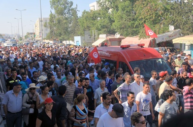25 липня 2013, 23:24 Переглядів:   Протягом четверга в різних містах Тунісу періодично & nbsp; відбуваються маніфестації, фото AFP