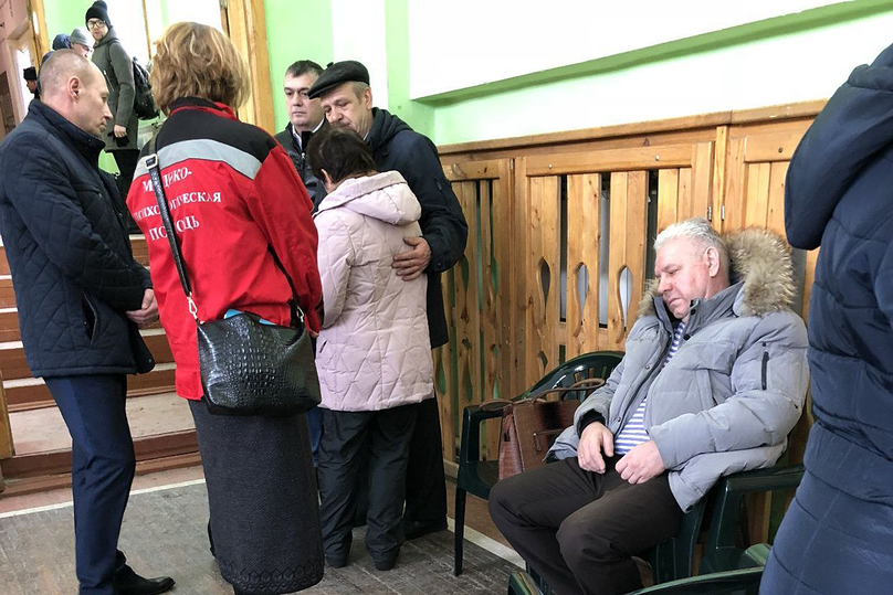 Психологічну допомогу ми надаємо не тільки сім'ям загиблих і постраждалим, а й людям, які працювали на катастрофи - медпрацівникам, вчителям, добровольцям, рятувальникам та іншим категоріям громадян, які опинилися на місці трагедії в цей страшний день