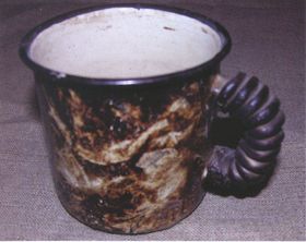 «Чіфірбак» - емальована гуртка (від чифир, або чифирь - особливим чином виварений чай, що вживається як наркотичний засіб)   «Наприклад, в Болгарії зосередилися швидше на чистому мистецтві, шведи аналізували спосіб використання вільного часу, латиші піддали дослідженню період 60-х років минулого століття, коли в Латвії набули широкого поширення всілякі медитативні техніки, які знайшли відображення також у творчості багатьох діячів мистецтва