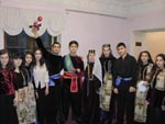У Вірменії збереглося багато традиційних народних звичаїв, в тому числі і кілька язичницьких, як, наприклад, благословення першого врожаю в серпні або жертвоприношення ягнят під час деяких релігійних свят