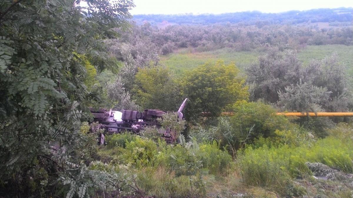 Водій бетоновоза не впорався з керуванням і вилетів за межі траси