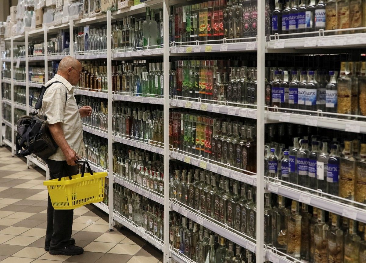 Під заборону потрапляє продаж пива і алкогольних напоїв з 22:00 до 7:00 в супермаркетах, інших магазинах і кіосках