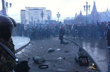 11 декабря 2010, 15:50 Переглядiв:   У Москві футбольні фанати влаштували безлади