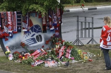 8 вересня 2011, 20:49 Переглядів:   У Ярославській області оголошено триденну жалобу за жертвами катастрофи, фото AP