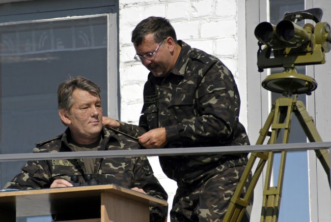 4 лютого 2005 року Гриценко стає міністром оборони в уряді Юлії Тимошенко