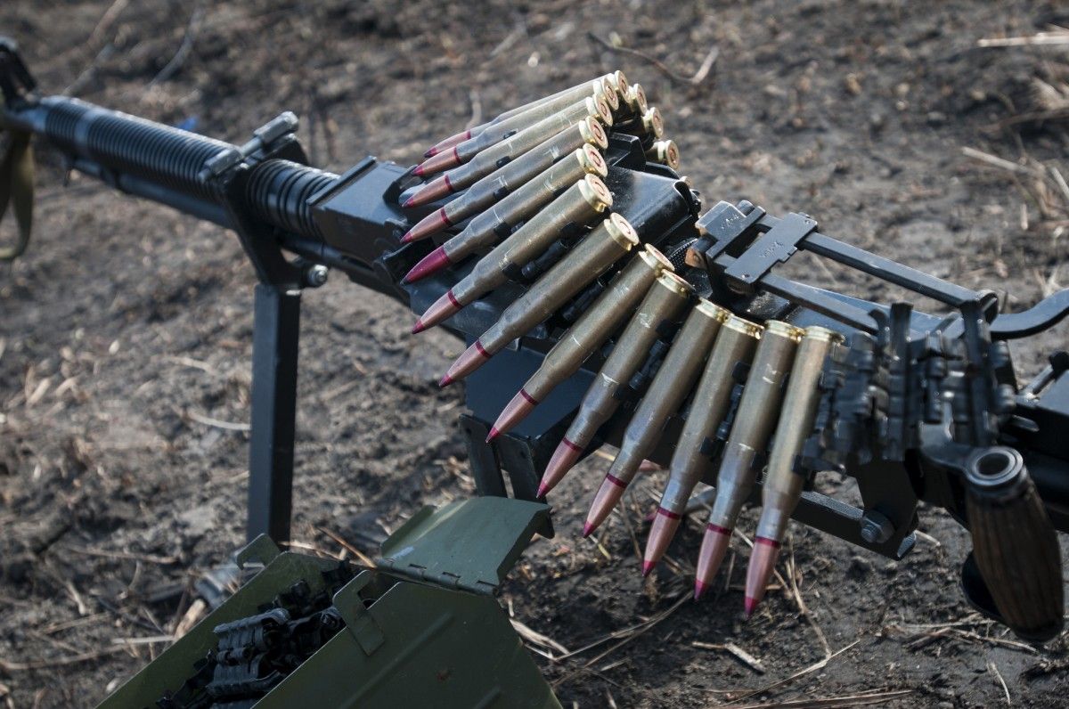 На Донецькому напрямку терористи обстрілювали українські позиції з мінометів і танків