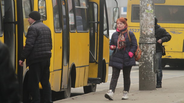 22 листопада 2018, 17:35 Переглядів:   Фото: Анатолій Бойко   Проти подорожчання проїзду протестували в Києві пасажири приміських маршруток