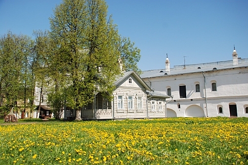 Вежі та ділянки стіни в районі сучасних вулиць Миру, Ленінградській, Жовтневої та на березі річки Вологди в XVIII - XIX століттях були розібрані в зв'язку з втратою північними містами військового статусу