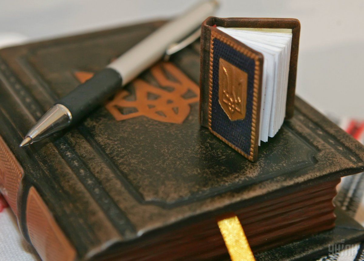 Сьогодні, 8 жовтня, в День юриста вітчизняні адвокати організували масовий флешмоб, виступивши проти законопроекту №9055 «Про адвокатуру та адвокатську діяльність», ініціатором якого став президент Петро Порошенко