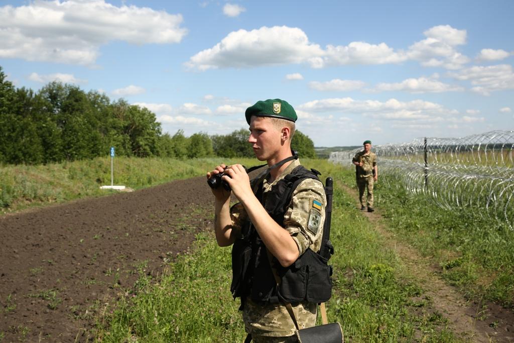 Молода людина заявив правоохоронцям, що піддавався переслідуванням з боку російських правоохоронних органів за свої політичні погляди