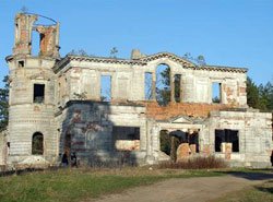 З Києва наш шлях лежить в село Дениші, відоме своїм Тригірський монастирем і руїнами палацу магнатів-цукрозаводчиків Терещенко