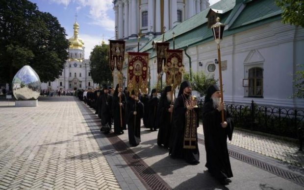 Вселенський   патріархат   переніс засідання свого Синоду, на якому могло розглядатися питання надання автокефалії Української православної церкви, з вересня на жовтень