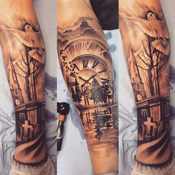 Татуювання голуба і годинника на руці у хлопця