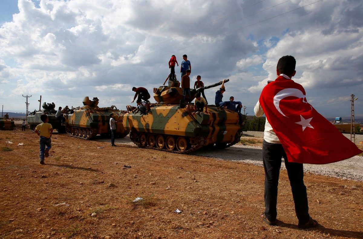 Аби не допустити поступатися Москві Ідліб, Анкара активно наповнює сирійський регіон своєю зброєю