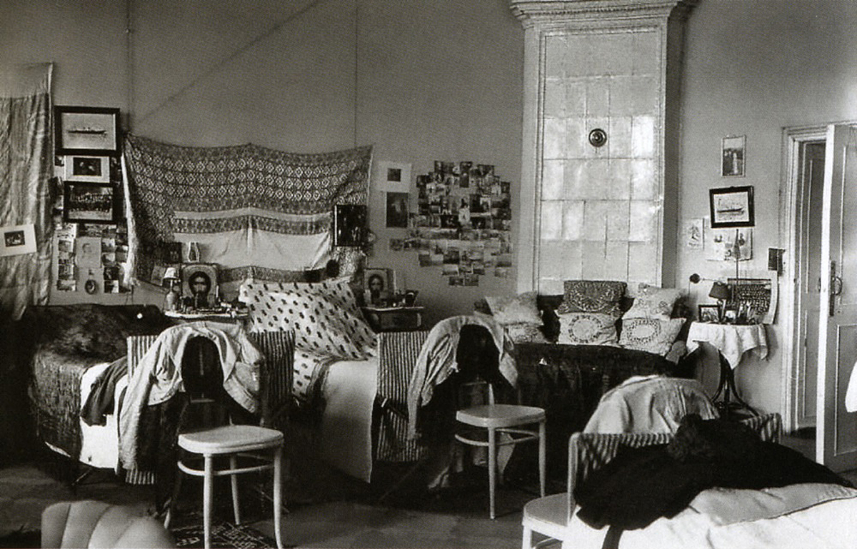 [При огляді кімнат в будинку Іпатьєва після вбивства Царської Сім'ї] не видно було лише одного - ліжок в кімнаті Великих Княжий