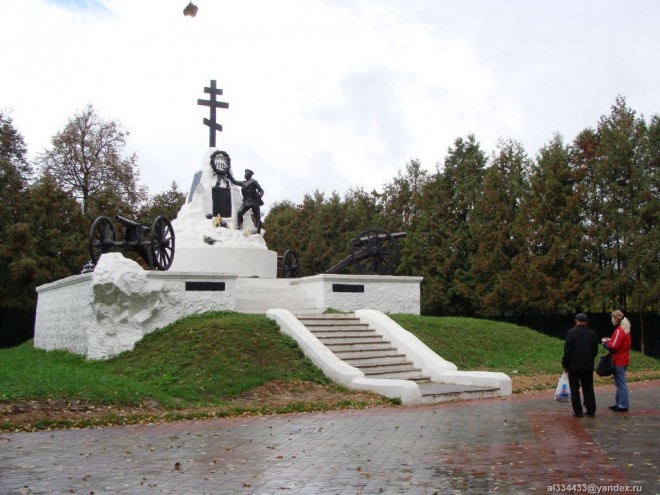 Кутузов вирішив дати в Малоярославце бій Наполеону, не пустити його в південні російські губернії і змусити до відступу по розореним землям уздовж Смоленської дороги