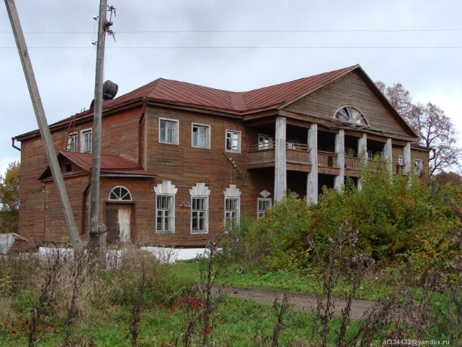 Звідси вони зробили набіг на Боровського - Малоярославецкого дорогу і ледь не полонили самого Наполеона