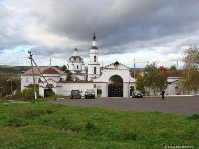 Відступали французькі війська піддавалися ударам козаків, летючих кавалерійських загонів, партизанів, які діяли з відчайдушною сміливістю