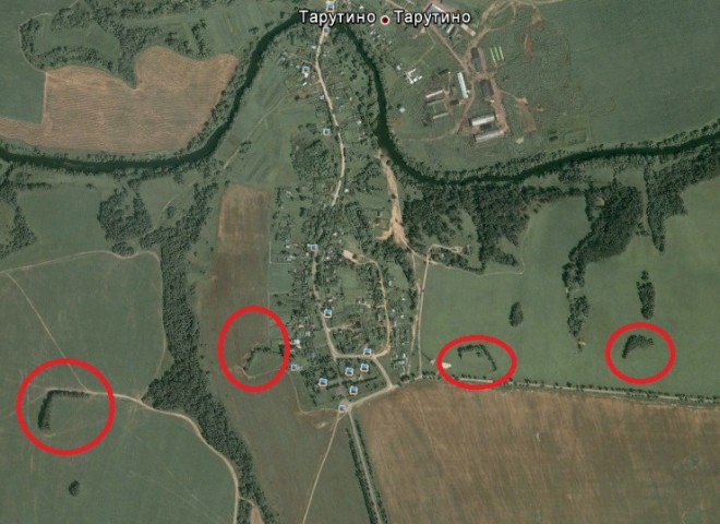 Також звертаю Вашу увагу, що, крім збереженого фрагменту укріплень 1812 року на обгородженій території музею, в полях також збереглися редути тих часів (музей знаходиться в центі):