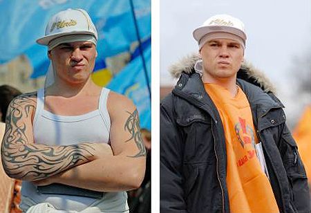 Або це одна людина, здатна змінювати політичні погляди з такою швидкістю як жаба стрибає від калюжі до калюжі