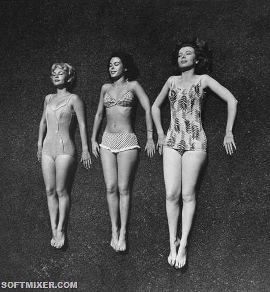 Швидше від того, що на одному з островів архіпелагу 1 липня 1946 американці провели вибух атомної бомби