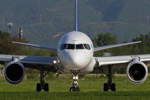 Авіакомпанія Bek Air обслуговує три маршрути, Жезказган Ейр - два напрямки, а Талдикорганская Жетису - взагалі тільки одне, Талдикорган-Астана