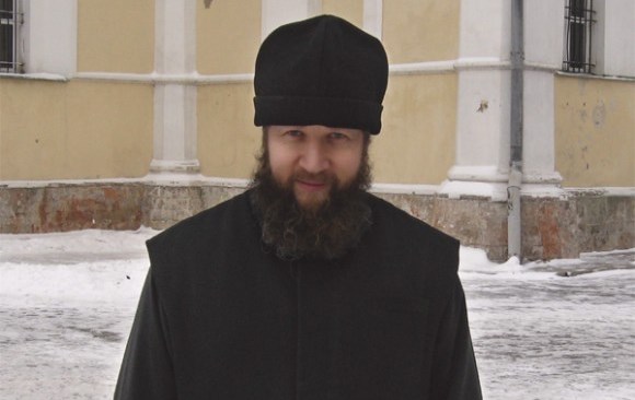 Як добрий християнин при зустрічі з земними скорботами шукає їх коріння в недоліках свого духовного життя, так і церковне суспільство для пошуку причин воєн, революцій та інших потрясінь звертає свій погляд до духовного стану нації