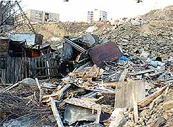 З психами чи ні мислилася передача будівлі - невідомо, тому що дарують Лазареву-ВДУЕС і так, і сяк