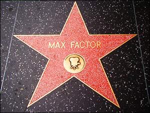 Через рік він помер, хоча йому був всього шістдесят один рік