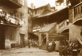 Йозефів до санації, Фото: ЧТ24   - Причиною санації послужило те, що на ті часи єврейський квартал вважався «нездоровим» районом Праги, де поширювалися епідемії, часто виникали пожежі, а затоплювало його буквально кожне повінь