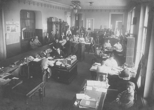 Діяльність Державного банку СРСР була спрямована в основному на забезпечення індустріалізації, а історичне стаханівський рух, що розгорнувся в соціалістичному господарстві, знайшло своє відображення в системі Державного банку СРСР у формі масового руху отлічнічества