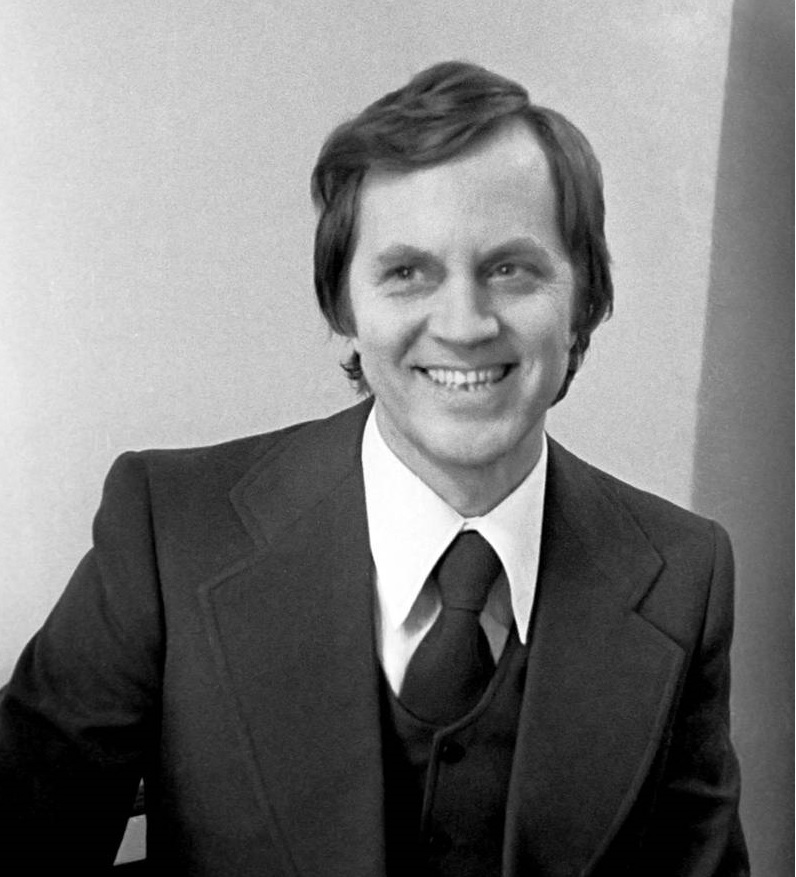 У тому 1975 поет Володимир Харитонов звернувся до Давида Тухманова з пропозицією про створення пісні, присвяченої Великій Вітчизняній війні