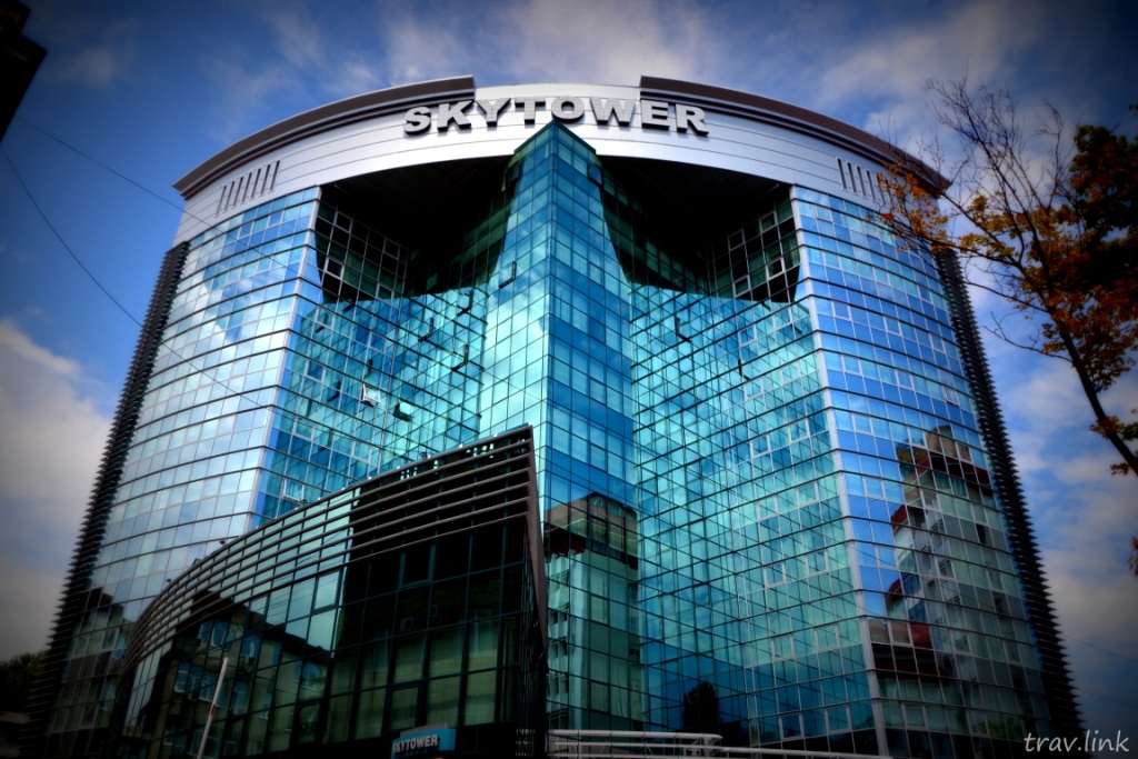 При цьому є й ось такі будівлі: