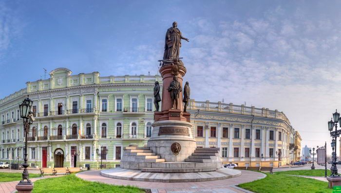 Суд визнав, що монумент «Потьомкінцям - нащадки» був перенесений на Митну площу незаконно, проте не зобов'язав владу повернути пам'ятник на Катерининську площу