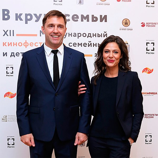 На останніх фотографіях Олени можна помітити ледь кругленький животик