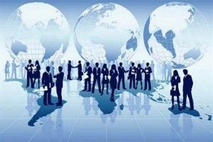 Власник готового підприємства, який вирішив продати свою готову фірму, тобто  Продавець, при продажу фірми повинен надати такі документи:   Свідоцтво (витяг) про держреєстрацію;  Печатка;  Довідка управління статистки;  Статут з усіма його новими редакціями;  Ліцензію та додатки до неї - при наявності;  Довідка 4-ОПП про взяття на облік в податковому органі;  Свідоцтво плательшіка ПДВ або єдиного податку при наявності;  Довідка Пенсійного фонду України про реєстрацію, з 2011 це Повідомлення про реєстрацію платником ЄСВ;  Договір оренди, суборенди, співпраці на оформлення юридичної адреси - при наявності;  Документи про банківський рахунок;  Оригінали бухгалтерських документів і звітності за весь час діяльності або як мінімум за послений 3 роки;   Далі продаж готової фірми відбувається з оформленням таких документів в залежності від того, яка готова фірма продається (продаж ТОВ, продаж ПП або продаж підприємства іншої форми:   - Нотаріальні заяви (рішення) всіх засновників про вихід зі складу засновників ТОВ, ПП і передачі своїх частці й корпоративних прав;   - Нотаріальний договір купівлі-продажу частки (їй) в статутному капітелі готової компанії