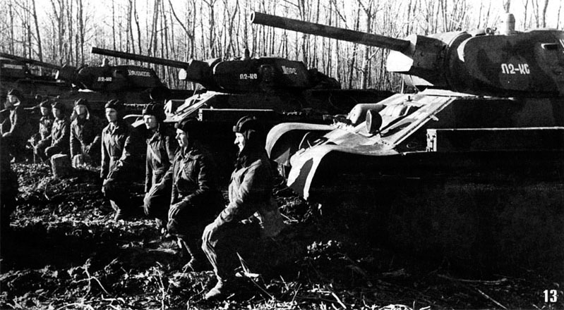 Березень 1942 р НКО початок формування окремі мотоциклетні батальйони, в завдання яких входило в першу чергу ведення розвідки і патрулювання, здійснення зв'язку між мобільними військами, а також забезпечення комендантської служби (регулювання дорожнього руху)