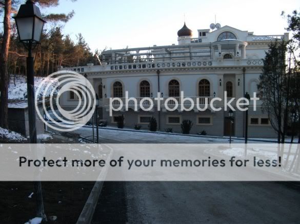 Після публікації в деяких ЗМІ та блогах відомостей тому, ніби неподалік від селища Прасковеевка Геленджикского району в Краснодарського краю будується «дача Патріарха», а її будівництво ведеться на території заповідника і курортної зони, Інформаційний відділ Московської Патріархії поспішив виступити із спростуванням: «З 2005 року під Геленджик ведеться будівництво церковно-адміністративного духовного центру Руської Православної Церкви на півдні Росії, поряд з наявними центрами в Москві і Петербурзі »