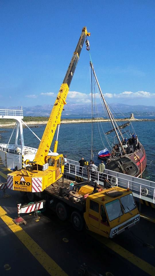 4 листопада 2014 року команда корабля перевезла на берег дзвони і ковчег з св