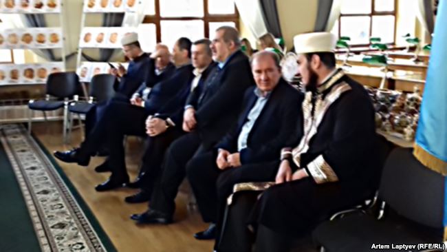На заході були присутні голова Меджлісу кримськотатарського народу Рефат Чубаров, його заступник Ільмі Умеров, прокурор АРК Гюндуз Мамедов, міністр з питань окупованих територій України Вадим Черниш та інші