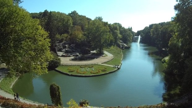 До того ж на початку травня планується кілька фестивалів, концертів, ярмарків, розваг для дітей, тому нудьгувати точно не доведеться