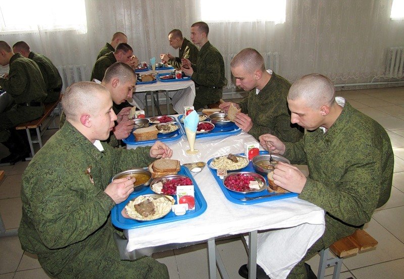 Коли боєць знаходиться в госпіталі або на навчаннях, зв'яжіться зі співробітниками пошти і домовтеся про затримку видачі посилки