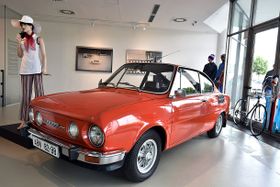 Експонати виставки «РЕТРО 70-х і 80-х років», Фото: Філіп Яндоурек, Чеське радіо   70-е і 80-е роки увійшли в історію Чехословаччини як «період нормалізації», причому так звана нормалізація торкнулася абсолютно всі сфери суспільства - зокрема, культуру, мистецтво, дозвілля